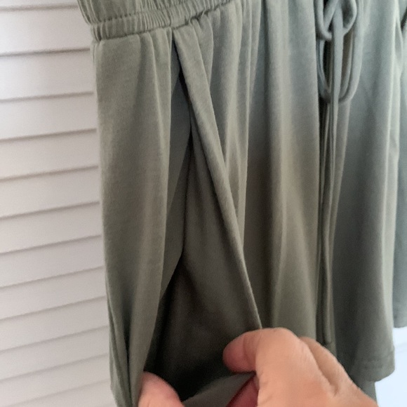 Umgee Sage Green Romper Pockets size Medium - Picture 5 of 7